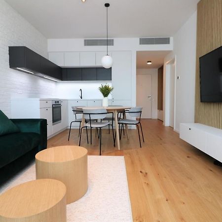 Sky Park New 1-Bedroom Apartment Братислава Екстериор снимка