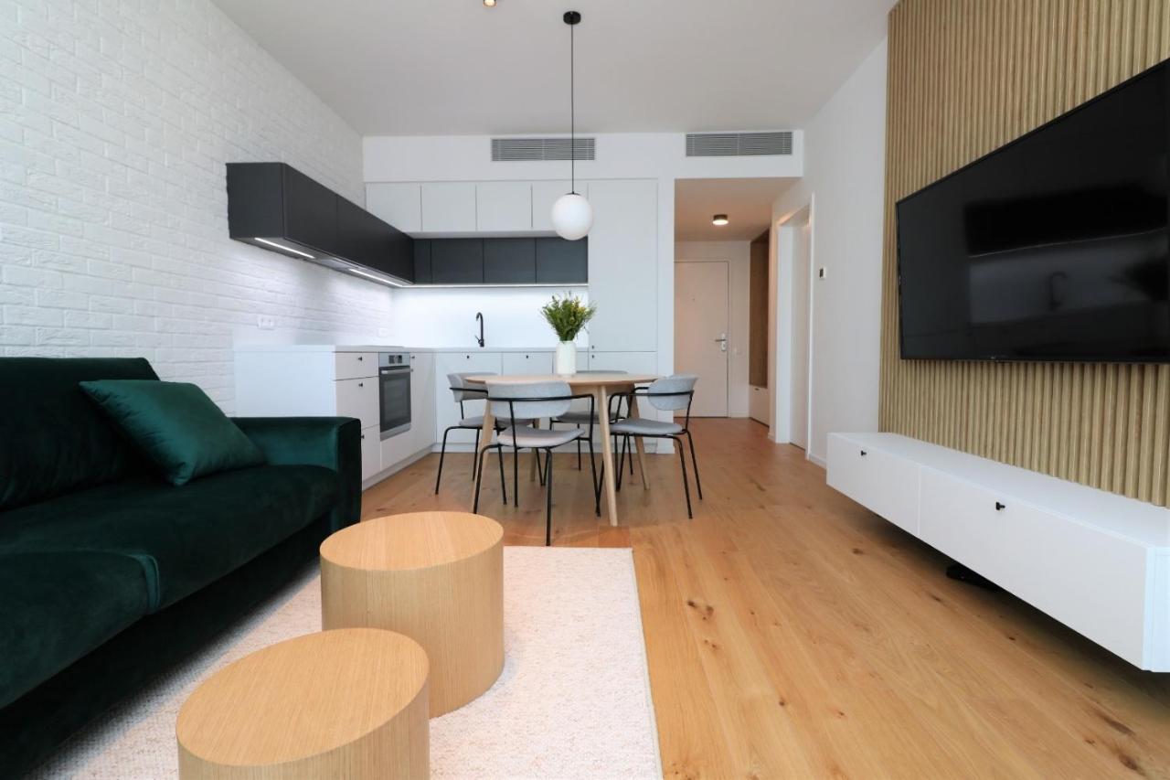 Sky Park New 1-Bedroom Apartment Братислава Екстериор снимка